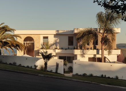 facade garage driveway