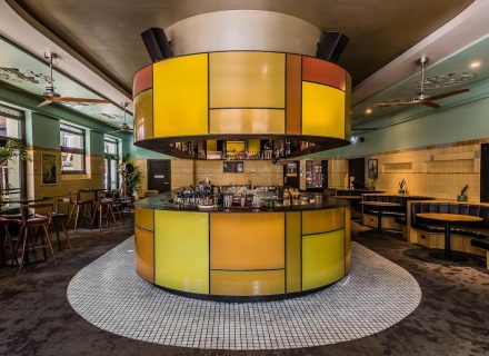 facade garage driveway