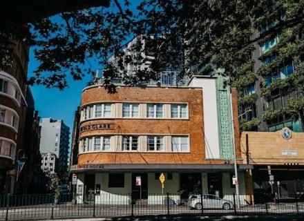 facade garage driveway