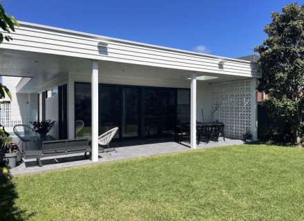 outdoor area garage driveway facade