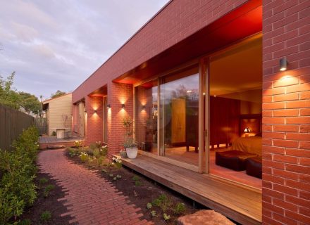 facade garage driveway