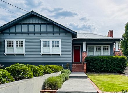 facade garage driveway