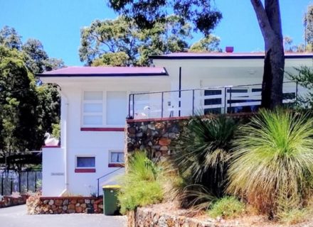 facade garage driveway