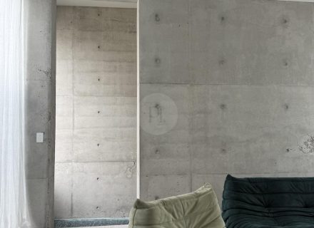 STORM FRONT RUMPS ROOM UPSTAIRS2