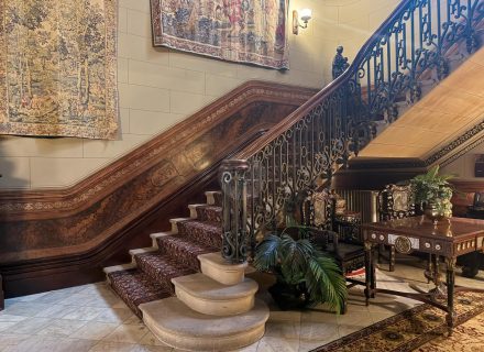 SWIFT ENTRANCE AND STAIRCASE12