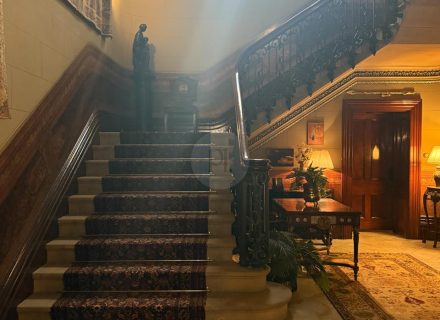 SWIFT ENTRANCE AND STAIRCASE2