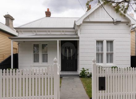 facade garage driveway