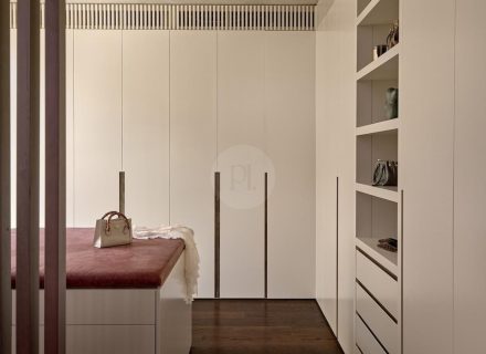 Sana, Mosman 9