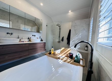 Secret Ivy, Neutral Bay 31