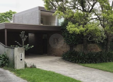 facade garage driveway