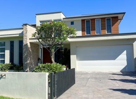 facade garage driveway