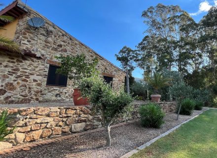 Sicilian-Farm-House-East-Warburton_f.jpeg