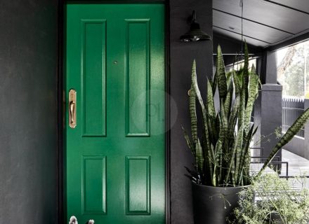 facade garage driveway