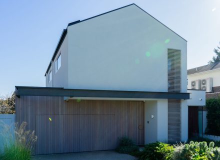 facade garage driveway