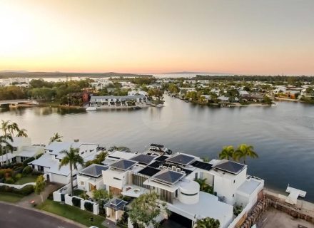 facade garage driveway