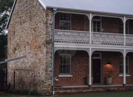 facade garage driveway