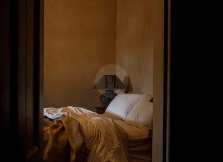 Stone Terrace, Maclean-25