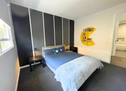 Sunny Side Up, Essendon 3