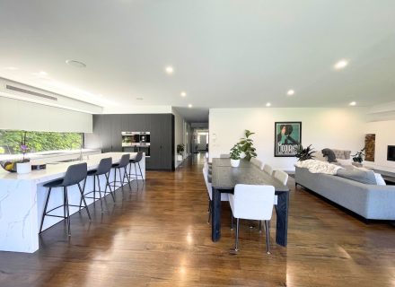 Sunny Side Up, Essendon 8