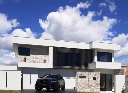 facade garage driveway