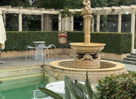 THE MANSION, ELSTERNWICK133
