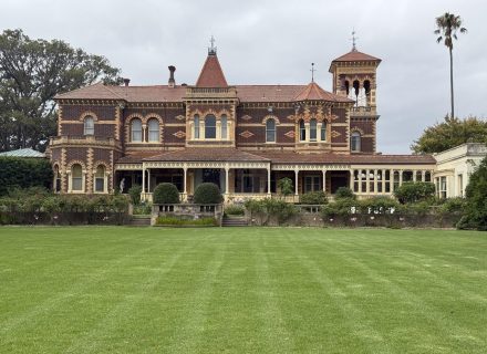 THE MANSION, ELSTERNWICK211
