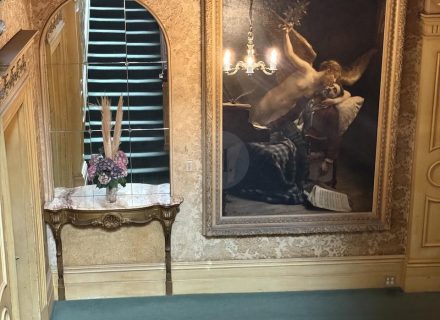 THE MANSION, ELSTERNWICK44