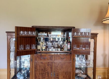 THE MANSION, ELSTERNWICK71
