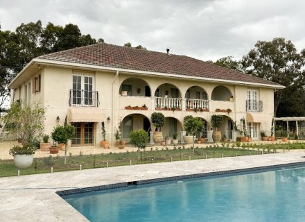 facade garden established