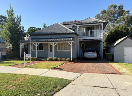 facade garage driveway