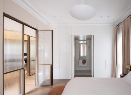 The Glass Tide, Bronte 1