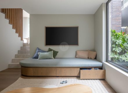 The Glass Tide, Bronte 8