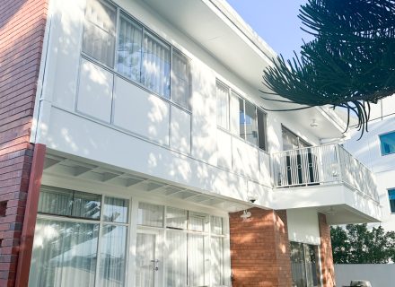 facade garage driveway