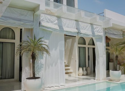 facade garage driveway pool