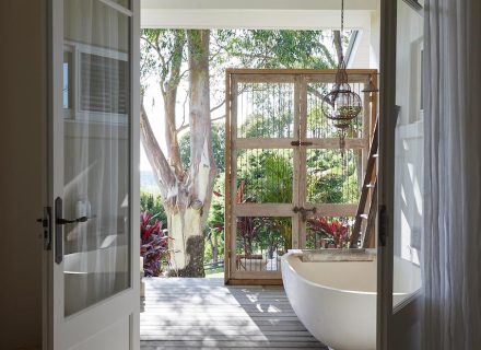 The-View-Coopers-Shoot-Byron-Bay-outdoor-bath.jpg