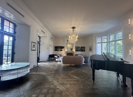 TheCarmichaelMainRoom8