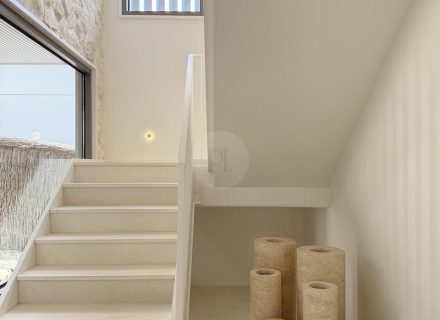 VANILLIN103 STAIRS