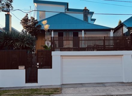 facade garage driveway