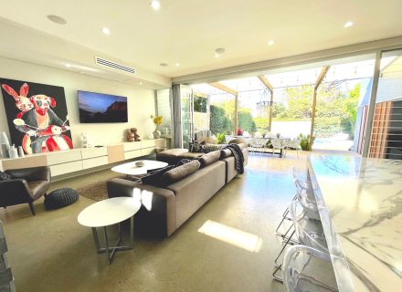 Verona, Mosman 65