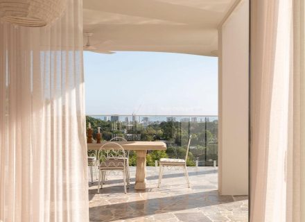 Villa Alcyone, Eleanora14