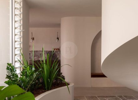 Villa Alcyone, Eleanora16