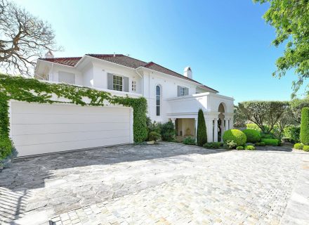 facade garage driveway