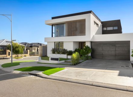 facade garage driveway