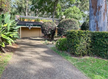 facade garage driveway