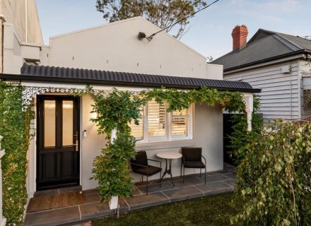 facade garage driveway
