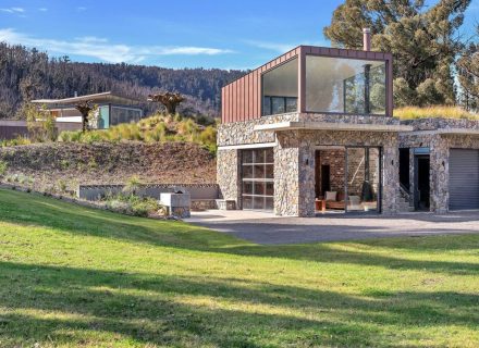 Seperate detached residence