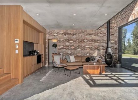 Seperate detached residence