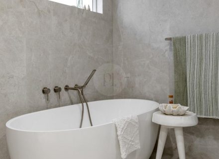 Whispering Gums, Illawong-7